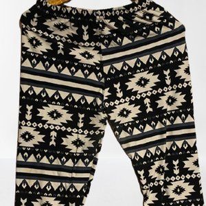 EUC Aztec leggings